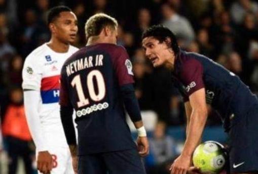 内马尔和卡瓦尼的抢点风波