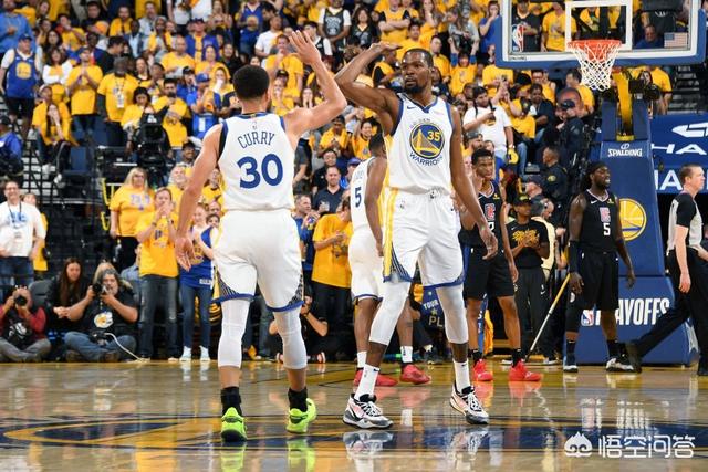 快船客场以135:131逆转战胜勇士